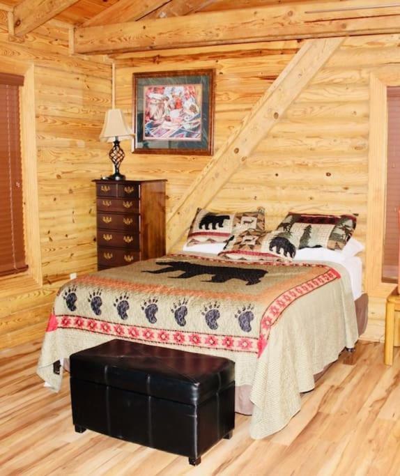 Rustic Black Bear Cabin Pigeon Forge Luaran gambar