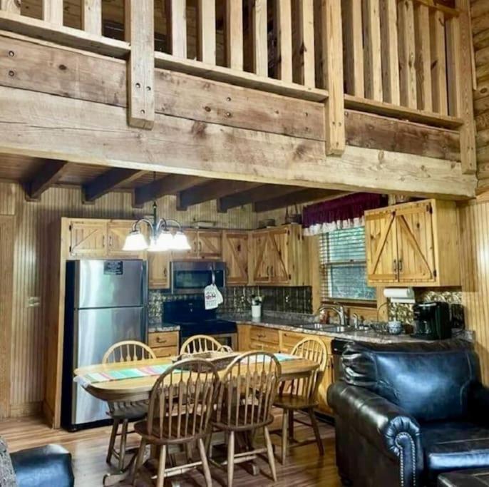 Rustic Black Bear Cabin Pigeon Forge Luaran gambar