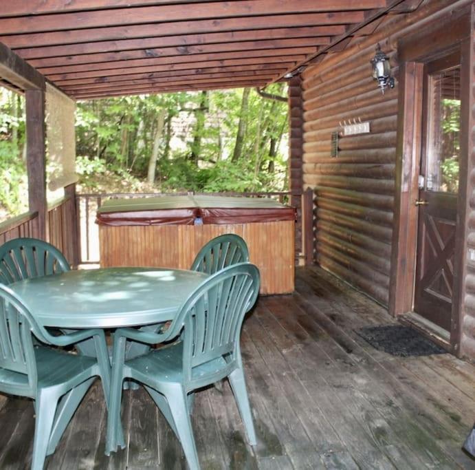 Rustic Black Bear Cabin Pigeon Forge Luaran gambar